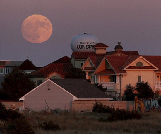唯美！全球摄影师抢拍21世纪最大“超级月亮”（组图）