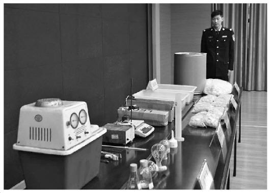 高材生回乡创业竟制毒跨国销售 曾获化学竞赛奖(图1) 高材生回乡创业竟制毒跨国销售 曾获化学竞赛奖(图1)