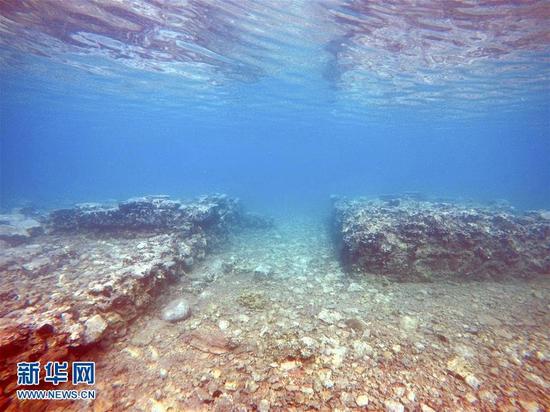探秘希腊沉睡2千年水下古城(图4) 探秘希腊沉睡2千年水下古城(图4)