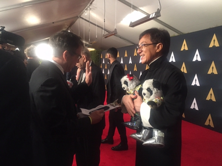 中国功夫巨星成龙获颁奥斯卡年度终身成就奖(图2) 中国功夫巨星成龙获颁奥斯卡年度终身成就奖(图2)