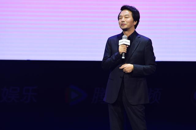 刘震云：文学比生活更深入更广阔(图1)