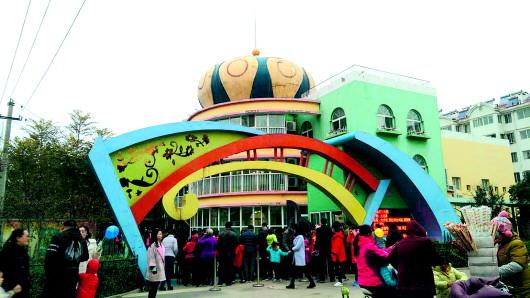 民办幼儿园：“入园费比房贷都高” 家长吃不消(图1)