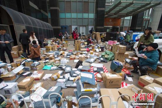 双十一电商成交破2000亿 “线上经济”渗透到农村(图1) 双十一电商成交破2000亿 “线上经济”渗透到农村(图1)