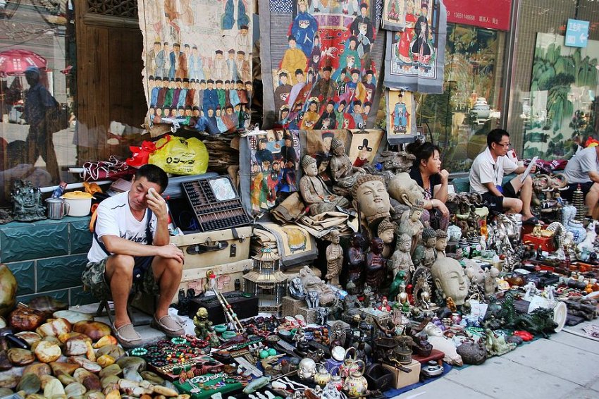 文物市场乱象丛生 考验政府管理智慧(图1) 文物市场乱象丛生 考验政府管理智慧(图1)