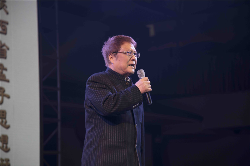 原西安市委副秘书长、于右任书法学会副会长屈曾民致辞.jpg “寻根溯源,情暖古都”陕西孟子思想研究会暨孟氏宗亲联谊会在西安成立(图3)