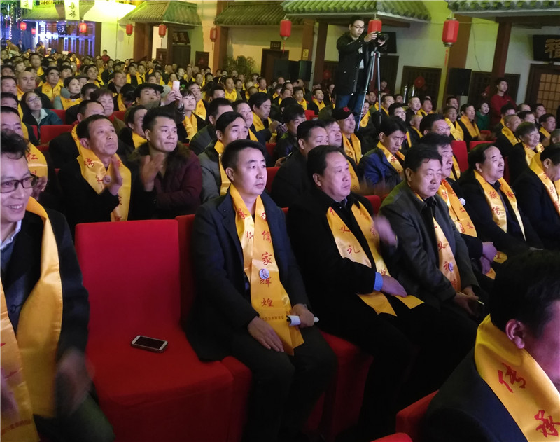 孟氏后裔按长幼有序就坐.jpg “寻根溯源,情暖古都”陕西孟子思想研究会暨孟氏宗亲联谊会在西安成立(图11)