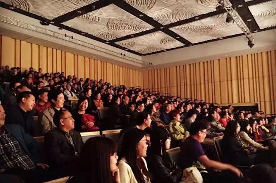 岁末“笑爆”广西 经典笑剧《开心晚宴》将上演(图2) 岁末“笑爆”广西 经典笑剧《开心晚宴》将上演(图2)