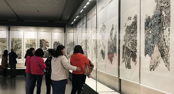 “青松风骨——喜迎党的十九大书画展”举办(图1)