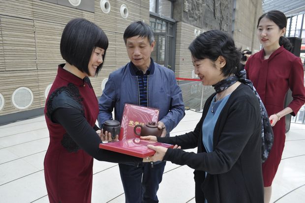 宜兴当代紫砂茶器展亮相西安大唐西市博物馆(图3)