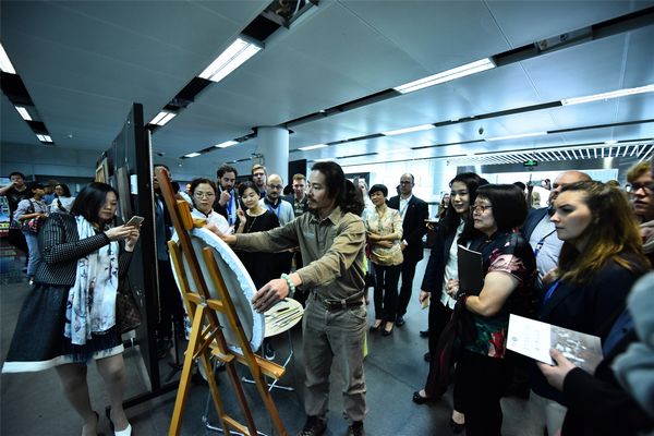 第一季当代名家作品高校公益展走进深圳北大校区(图4) 第一季当代名家作品高校公益展走进深圳北大校区(图4)