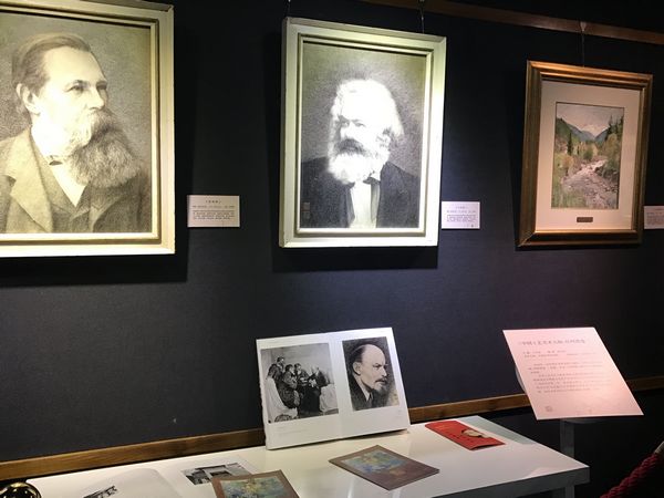 “任嘒閒师生刺绣艺术作品展”亮相第十三届文博会(图3) “任嘒閒师生刺绣艺术作品展”亮相第十三届文博会(图3)