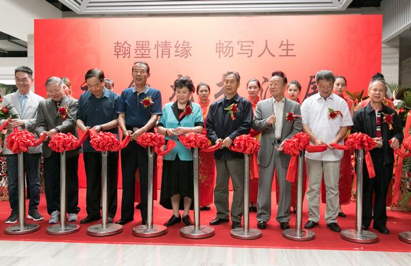 “翰墨情缘 畅写人生——谢金龙书法展”在京开幕(图1) “翰墨情缘 畅写人生——谢金龙书法展”在京开幕(图1)