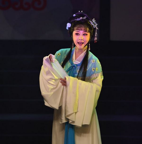 花开桃李梅——十地方戏曲剧种《桃李梅》同城汇演”正式启幕(图3) 花开桃李梅——十地方戏曲剧种《桃李梅》同城汇演”正式启幕(图3)