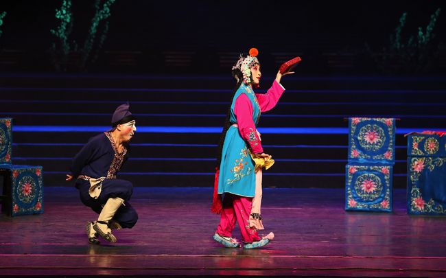 花开桃李梅——十地方戏曲剧种《桃李梅》同城汇演”正式启幕(图4) 花开桃李梅——十地方戏曲剧种《桃李梅》同城汇演”正式启幕(图4)