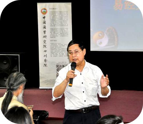 国学进高校 国智智库学者陈红涛银杏学院开讲“易经与旅游”(图2) 国学进高校 国智智库学者陈红涛银杏学院开讲“易经与旅游”(图2)