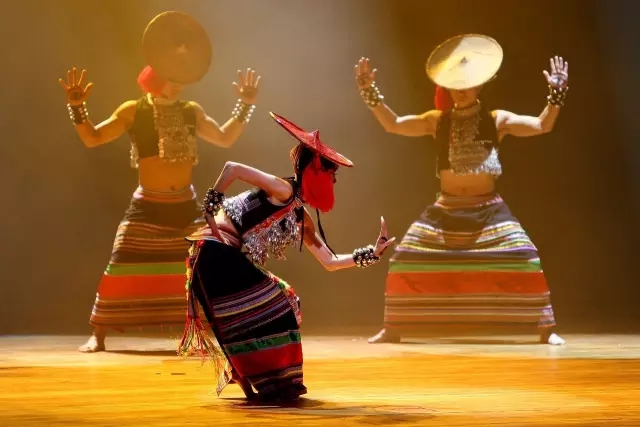 梦想飞扬——历届全国“群艺杯”摄影艺术作品展览集萃(图4) 梦想飞扬——历届全国“群艺杯”摄影艺术作品展览集萃(图4)