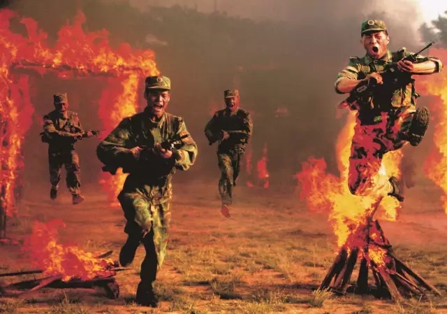 梦想飞扬——历届全国“群艺杯”摄影艺术作品展览集萃(图5) 梦想飞扬——历届全国“群艺杯”摄影艺术作品展览集萃(图5)