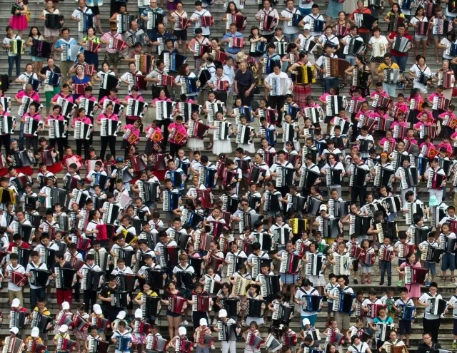 梦想飞扬——历届全国“群艺杯”摄影艺术作品展览集萃(图24) 梦想飞扬——历届全国“群艺杯”摄影艺术作品展览集萃(图24)