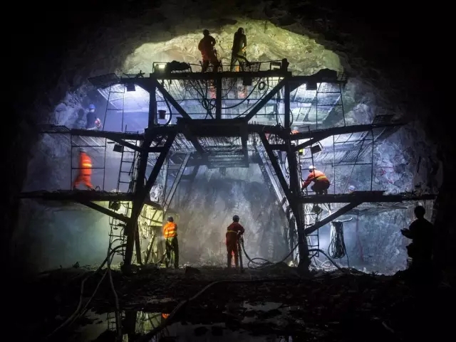 梦想飞扬——历届全国“群艺杯”摄影艺术作品展览集萃(图28) 梦想飞扬——历届全国“群艺杯”摄影艺术作品展览集萃(图28)