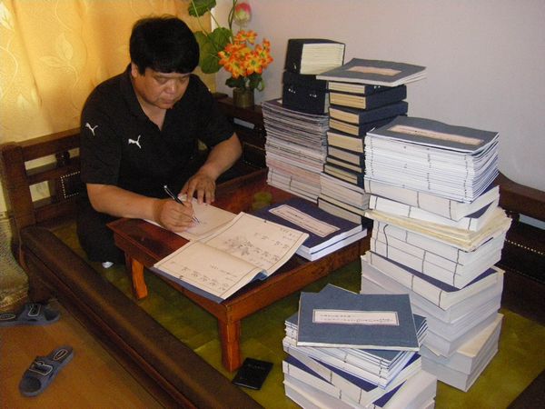 50年如一日坚守传统文化:记吉林敦化“殷氏文化”传人殷振德(图1) 50年如一日坚守传统文化:记吉林敦化“殷氏文化”传人殷振德(图1)