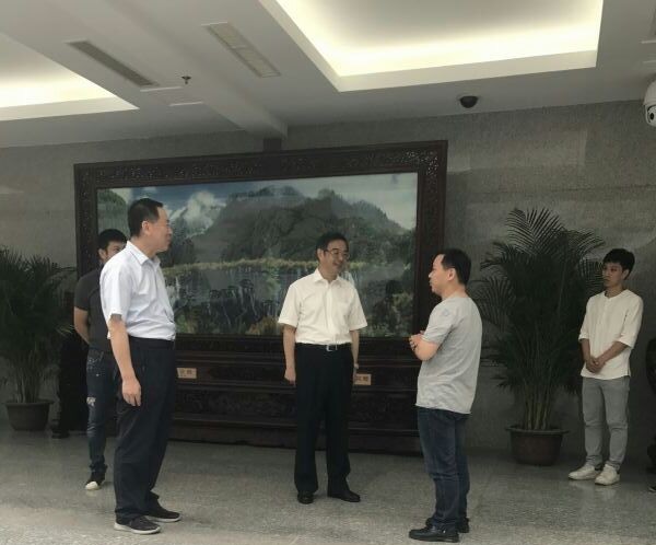 国智智库卜玺山圆满完成最高人民法院巨幅壁画《盛世金秋》创作(图3)