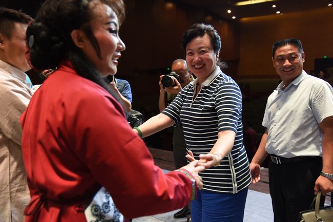 京剧名家王蓉蓉深入基层辅导县剧团排演《党的女儿》(图1)