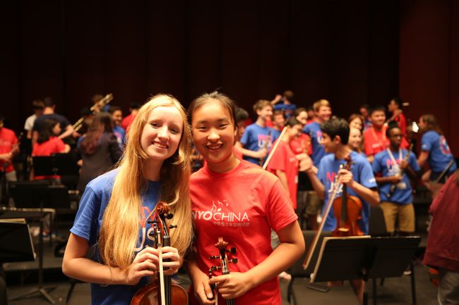 中华青少年交响乐团与美国国家青少年交响乐团首次开展文化交流 并肩演奏《我和你》(图2) 中华青少年交响乐团与美国国家青少年交响乐团首次开展文化交流 并肩演奏《我和你》(图2)
