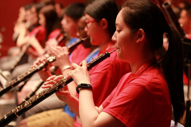 中华青少年交响乐团与美国国家青少年交响乐团首次开展文化交流 并肩演奏《我和你》(图4) 中华青少年交响乐团与美国国家青少年交响乐团首次开展文化交流 并肩演奏《我和你》(图4)