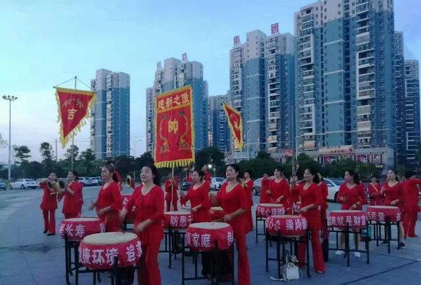 《魅力中国城》黄冈竞演团队赴京录制初赛节目(图2) 《魅力中国城》黄冈竞演团队赴京录制初赛节目(图2)