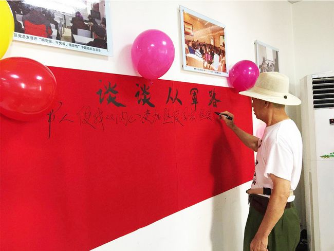 “晒晒戎装照,谈谈从军路”——庆祝建军90周年(图2) “晒晒戎装照,谈谈从军路”——庆祝建军90周年(图2)