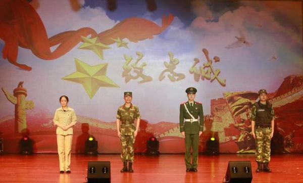 致忠诚——中国人民解放军建军90周年诗歌朗诵会在京举办(图7) 致忠诚——中国人民解放军建军90周年诗歌朗诵会在京举办(图7)