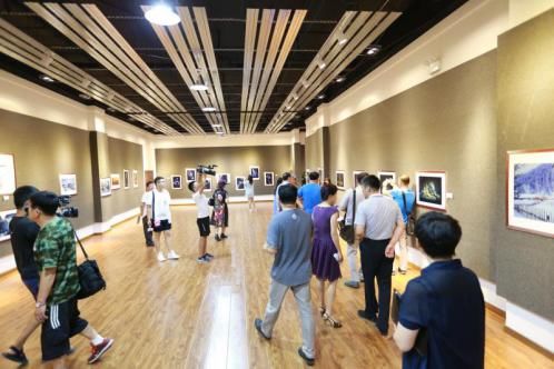 第四届吉林省农民文化节“画说吉林”万里长白千姿百态——刘万里油画·许伟摄影作品联展(图5) 第四届吉林省农民文化节“画说吉林”万里长白千姿百态——刘万里油画·许伟摄影作品联展(图5)