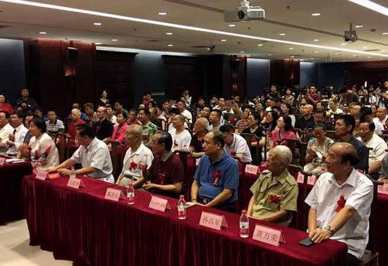 “燎原星火 钢铁长城”纪念建军90周年翰墨丹青作品展在京举行(图1) “燎原星火 钢铁长城”纪念建军90周年翰墨丹青作品展在京举行(图1)