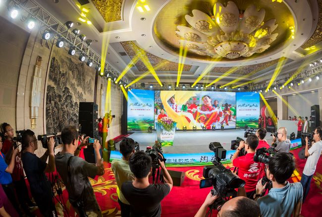 山西离石: 美了乡村富了乡亲——“沟梁上的土疙瘩” 离石乡村旅游推介活动在太原举办(图1) 山西离石: 美了乡村富了乡亲——“沟梁上的土疙瘩” 离石乡村旅游推介活动在太原举办(图1)