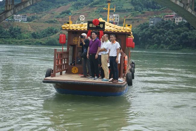 中国红水河亮相“铜鼓一号”仿古画舫豪华游船(图4) 中国红水河亮相“铜鼓一号”仿古画舫豪华游船(图4)