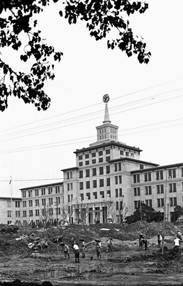 九个月建成军事博物馆 毛泽东主席亲笔题写馆名(图1)