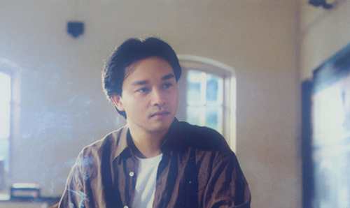 张国荣诞辰61周年 在歌曲与电影中与他再续"前缘"(图4) 张国荣诞辰61周年 在歌曲与电影中与他再续"前缘"(图4)