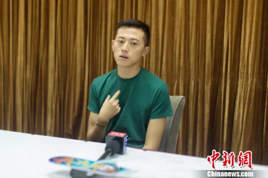 青春作家安东尼:生活从来不是非A即B(图1) 青春作家安东尼:生活从来不是非A即B(图1)