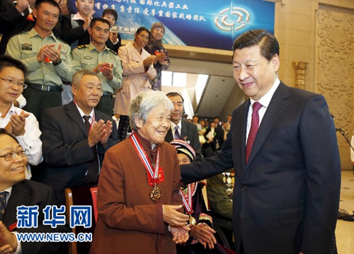 习近平铸就“中国信仰”(图2) 习近平铸就“中国信仰”(图2)