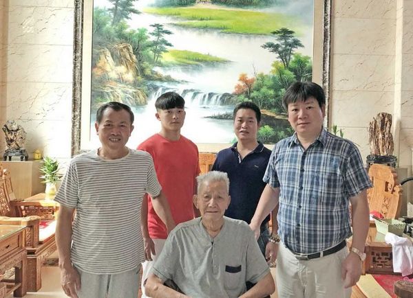 广西第一湾吴进枝董事长受邀在江西赣州南康考察(图4) 广西第一湾吴进枝董事长受邀在江西赣州南康考察(图4)