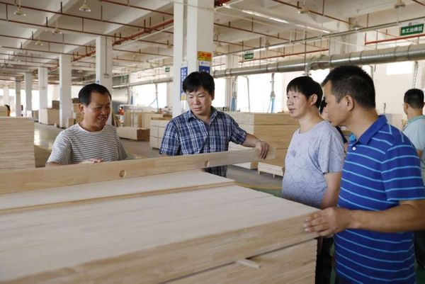 广西第一湾吴进枝董事长受邀在江西赣州南康考察(图3) 广西第一湾吴进枝董事长受邀在江西赣州南康考察(图3)