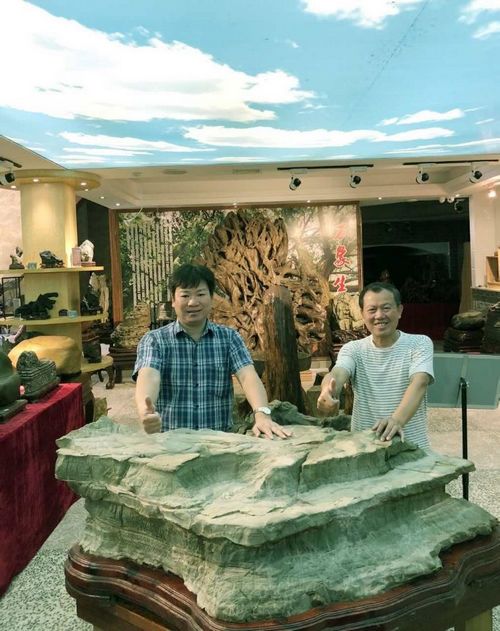 广西第一湾吴进枝董事长受邀在江西赣州南康考察(图1) 广西第一湾吴进枝董事长受邀在江西赣州南康考察(图1)