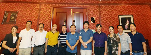 广西第一湾吴进枝董事长受邀在江西赣州南康考察(图2) 广西第一湾吴进枝董事长受邀在江西赣州南康考察(图2)