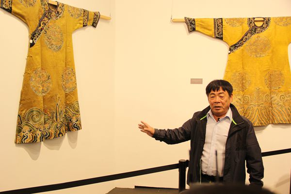 “李雨来藏清代服饰萃珍”展览在北京服装学院开幕