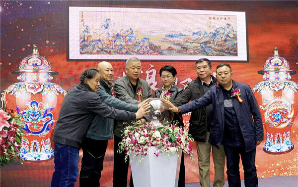 张同禄大师新作《大国雄风》将军尊与掐丝珐琅《千里江山图》首发(图5) 张同禄大师新作《大国雄风》将军尊与掐丝珐琅《千里江山图》首发(图5)