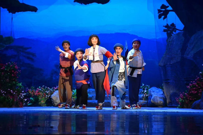 成都市京剧研究院举办红色经典京剧折子戏专场演出(图1)