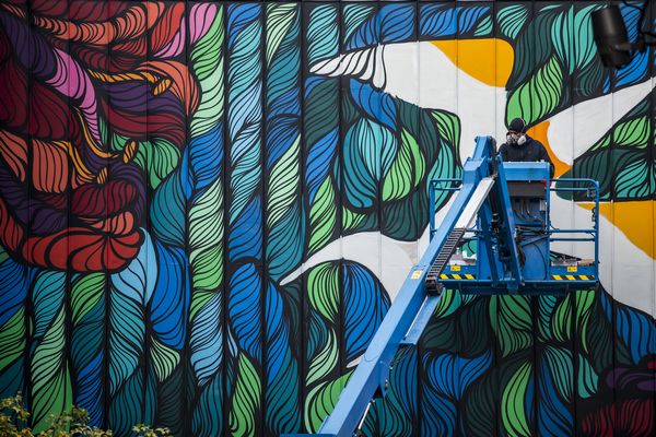 “北京坊·巴黎嘻哈文化潮流节多彩之旅”现场创作完成(图4) “北京坊·巴黎嘻哈文化潮流节多彩之旅”现场创作完成(图4)