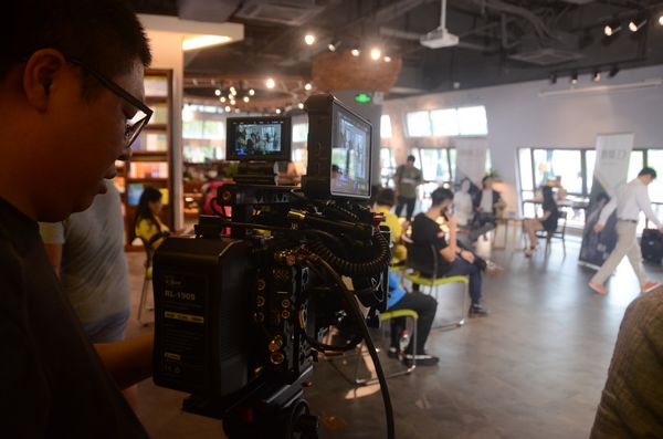 东莞“艺起来”微电影《爱艺之城》开机(图2)