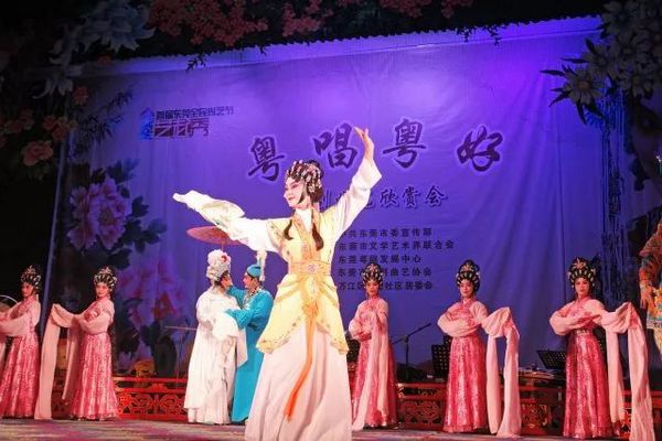 艺起秀|名家联袂出演“粤唱粤好”粤剧曲艺欣赏会受热捧(图2) 艺起秀|名家联袂出演“粤唱粤好”粤剧曲艺欣赏会受热捧(图2)