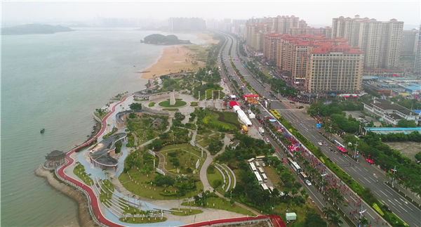 全海景的中国—东盟国际马拉松在防城港开跑(图3)